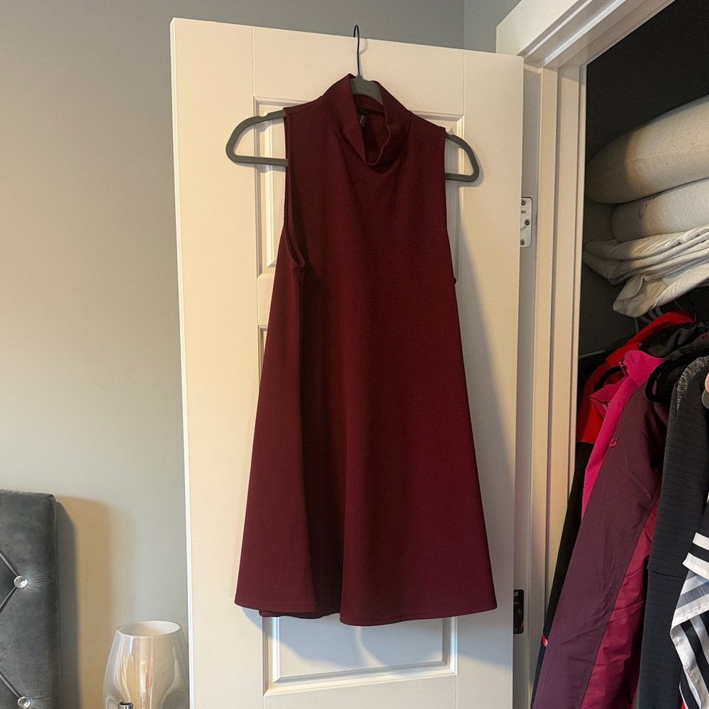 Chic Sleeveless Maroon Mini Dress